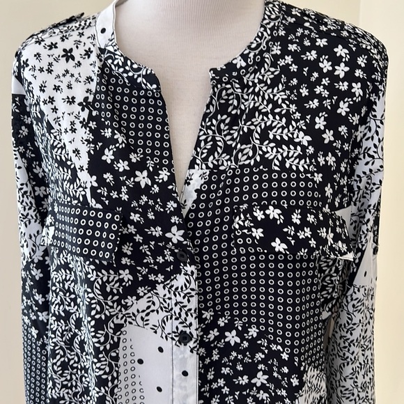 Calvin Klein large white/black printed front button top. - Picture 2 of 8